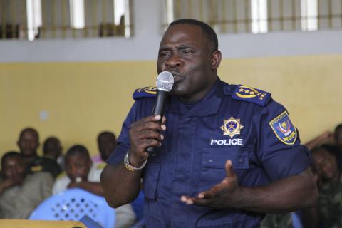 L'ex-chef de la police congolaise considéré par des défenseurs des droits de l'homme comme le suspect numéro un dans l'assassinat en 2010 d'un militant