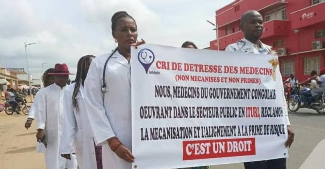 Les médecins réclament la prime de risque