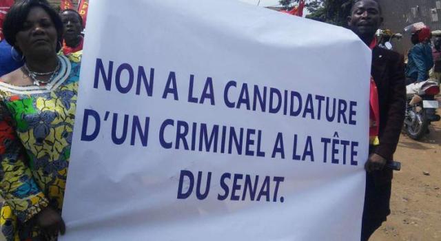 criminel » à la tête du Sénat et Non au « complot »